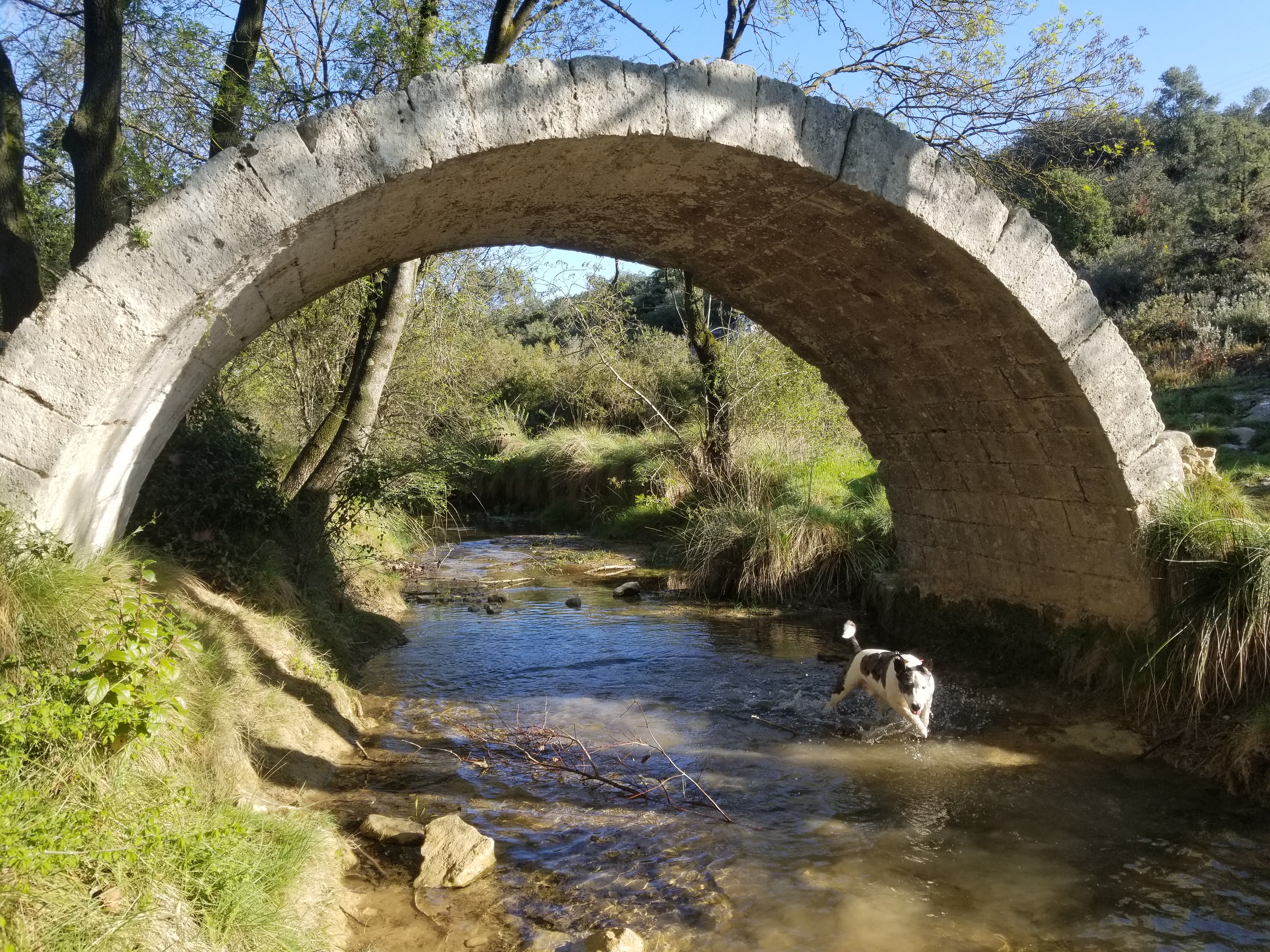 castries rando aqueduc